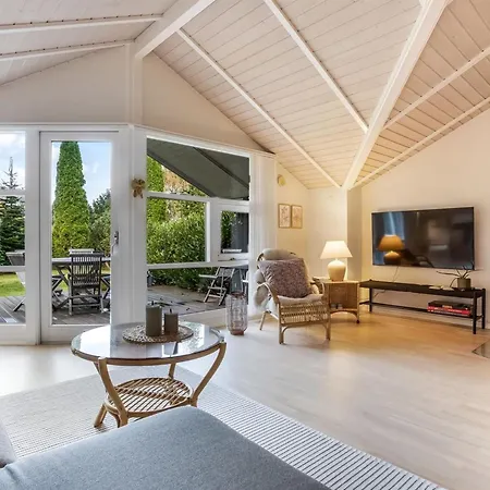 Lirim - 400m From The Sea By Interhome Nyaraló *