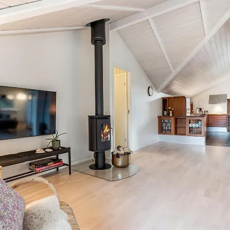 Lirim - 400m From The Sea By Interhome בית נופש *
