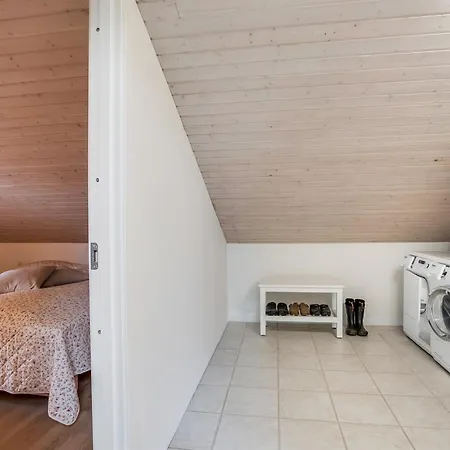 Nyaraló Lirim - 400m From The Sea By Interhome
