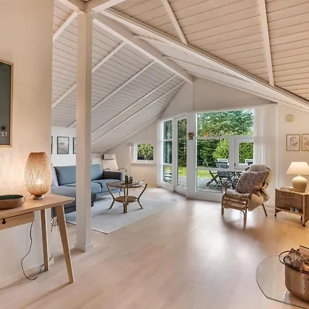 Nyaraló Lirim - 400m From The Sea By Interhome